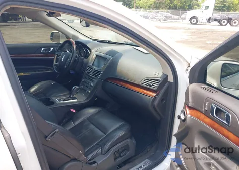 2011 Lincoln Mkt z USA, uszkodzony, nr VIN 2LMHJ5FR2BBJ54942